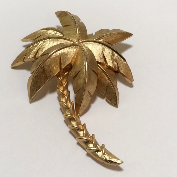 Trifari Jewelry - Vintage Trifari Gold Tone Palm Tree Brooch🌴